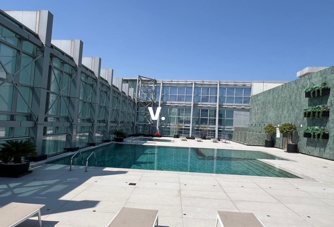 Great Offer | Spacious Layout | Close to Metro photo 9