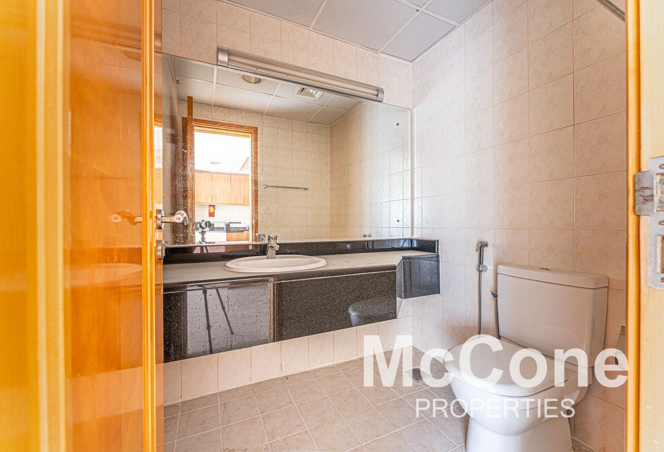 Next to Metro | Spacious | Storage Room photo 8