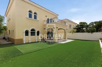 Villa - 3 Bedrooms - 4 Bathrooms for rent in District 7 - Jumeirah Park - Dubai