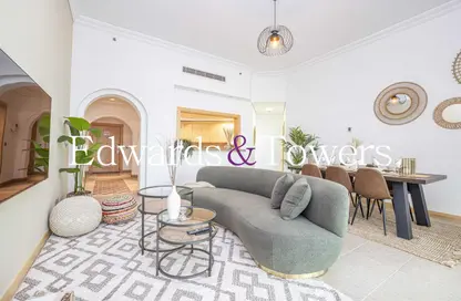 شقة - 2 غرف نوم - 3 حمامات للايجار في الخضراوي - مساكن شور لاين - نخلة جميرا - دبي