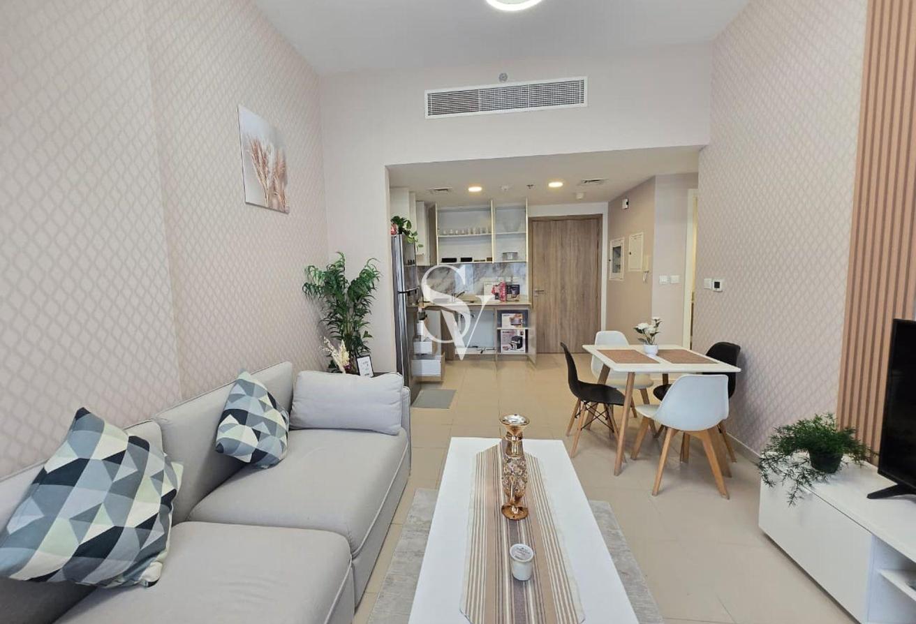 Beautifully Furnished Apartment | UNA Town Square photo 4