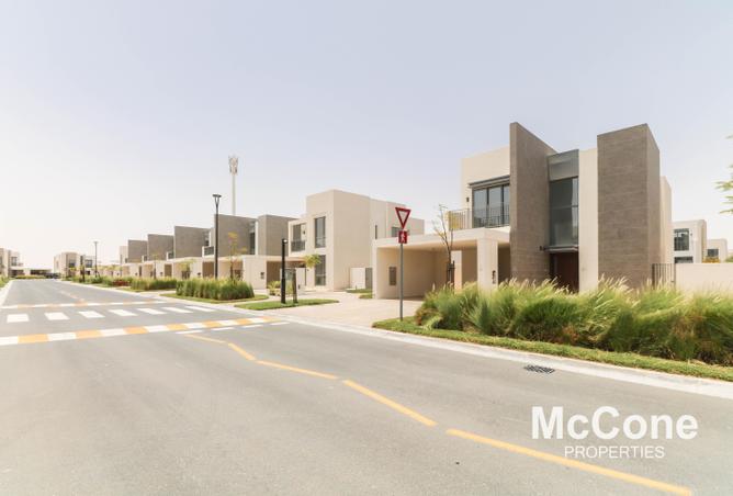 Huge Plot | Golf View | Luxury