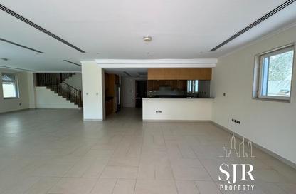 Villa - 4 - 4 for rent in Jumeirah Park - Dubai