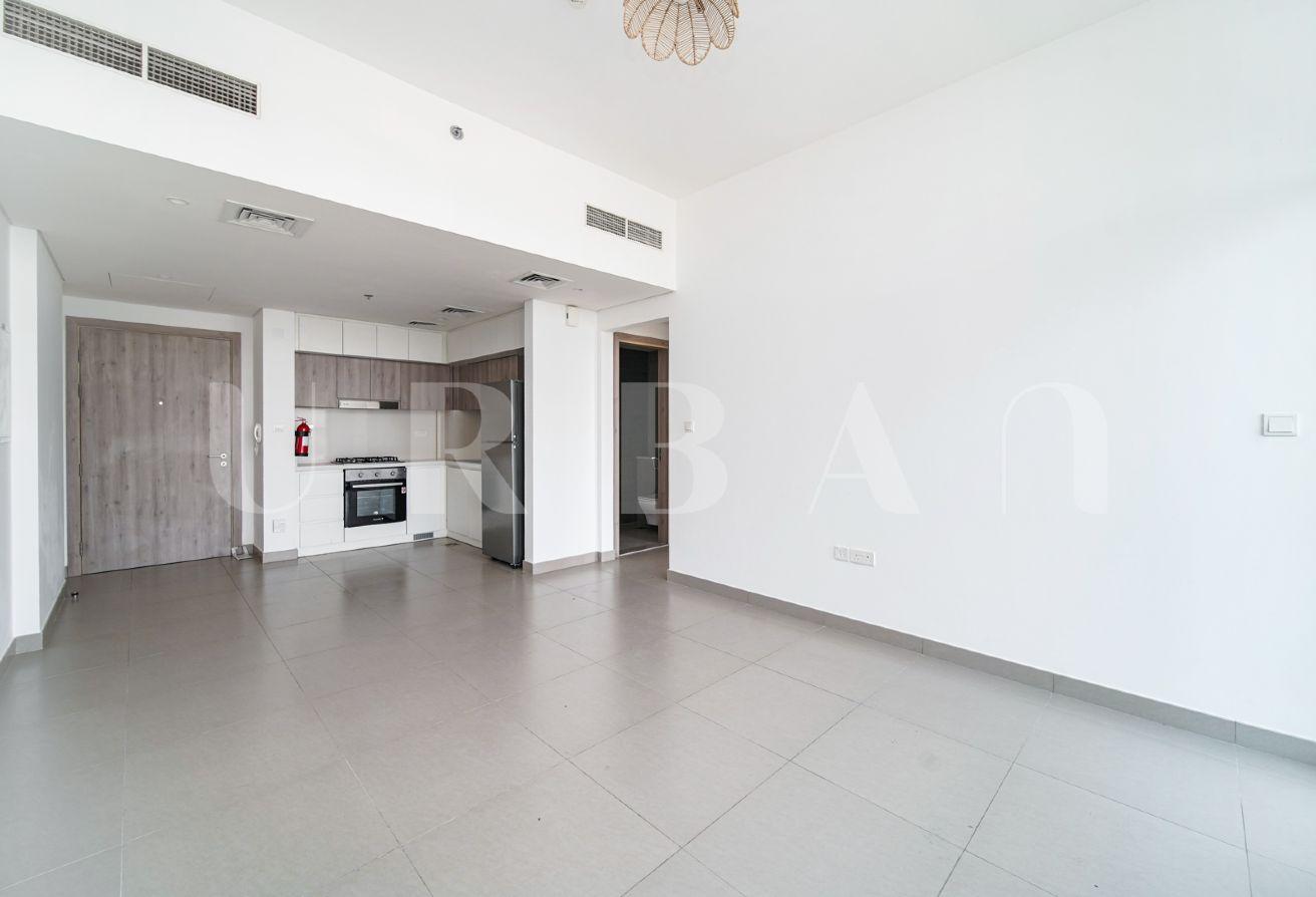 Multiple Cheques | Pool View | Unfurnished photo 7