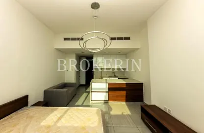 شقة - 1 حمام للايجار في برج او2 - منطقة 14 - قرية جميرا الدائرية - دبي