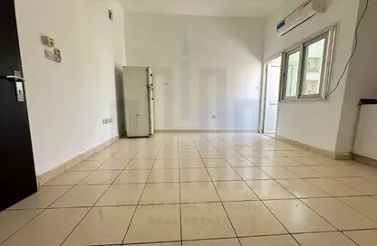 Apartment - 1 Bathroom for rent in Fire Station Road - Muwaileh - Sharjah