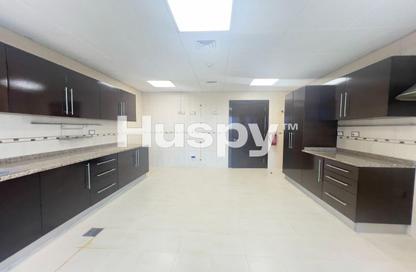 Apartment - 4 - 5 for rent in Sheikha Salama Tower - Khalidiya Street - Al Khalidiya - Abu Dhabi