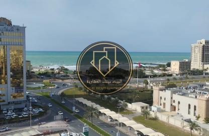 شقة - 2 غرف نوم - 3 حمامات للايجار في مساكن كورنيش عجمان - طريق كورنيش عجمان - عجمان