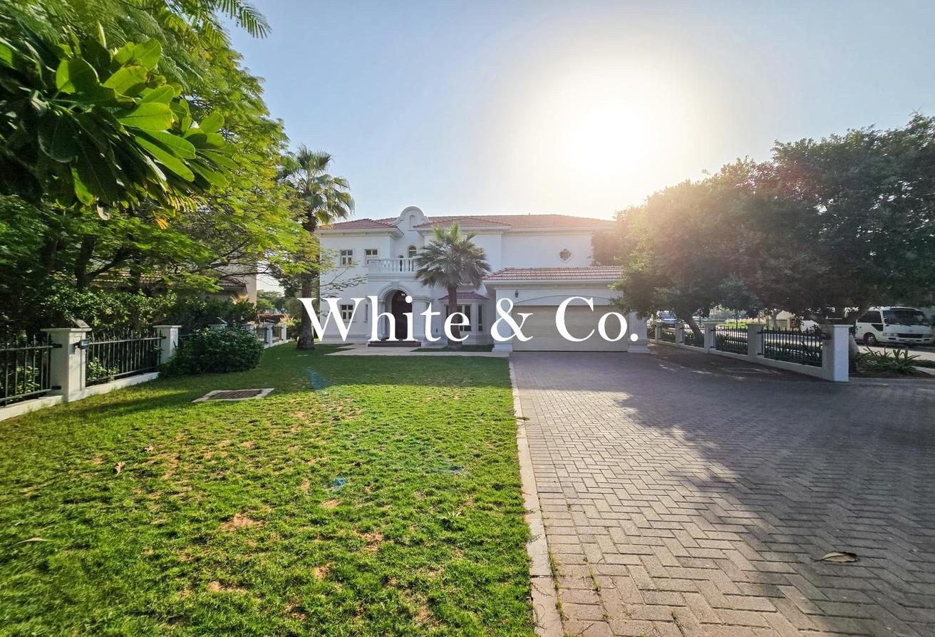 11,049 SQFT | CORNER VILLA | UPGRADED photo 4