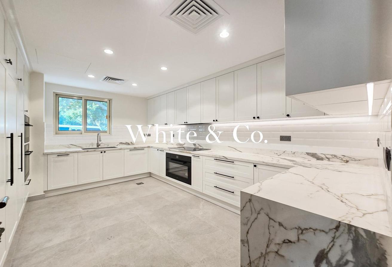 11,049 SQFT | CORNER VILLA | UPGRADED photo 2
