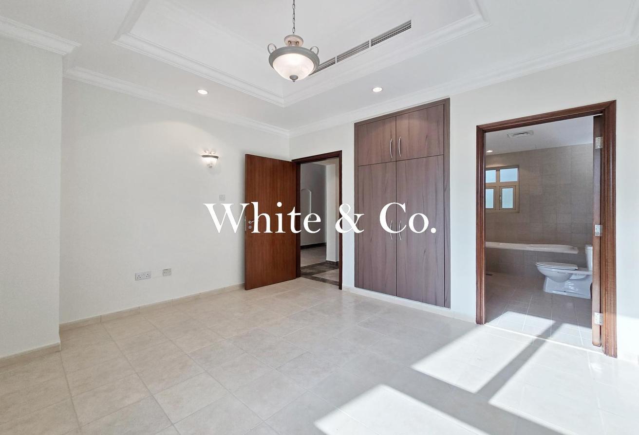 11,049 SQFT | CORNER VILLA | UPGRADED photo 17