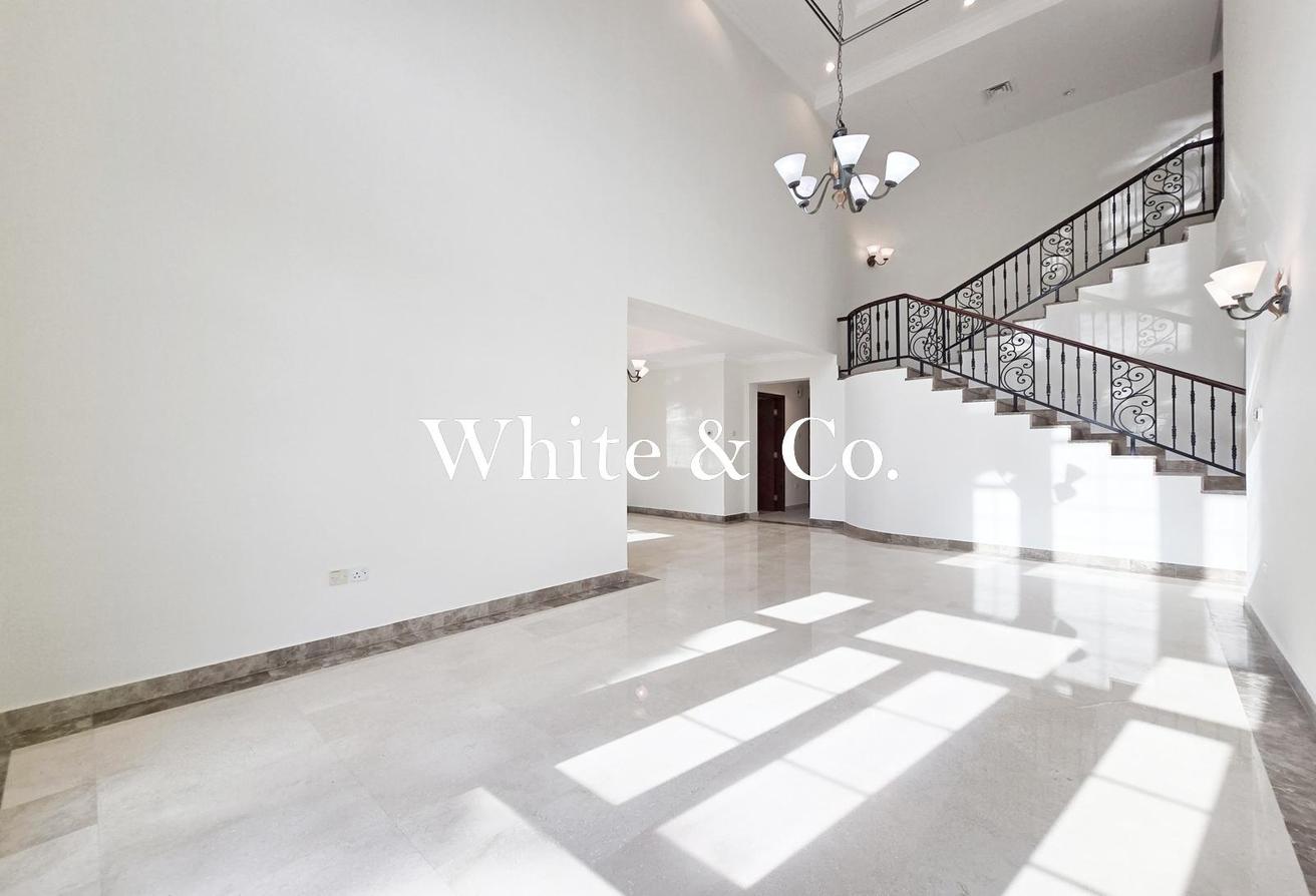 11,049 SQFT | CORNER VILLA | UPGRADED photo 3