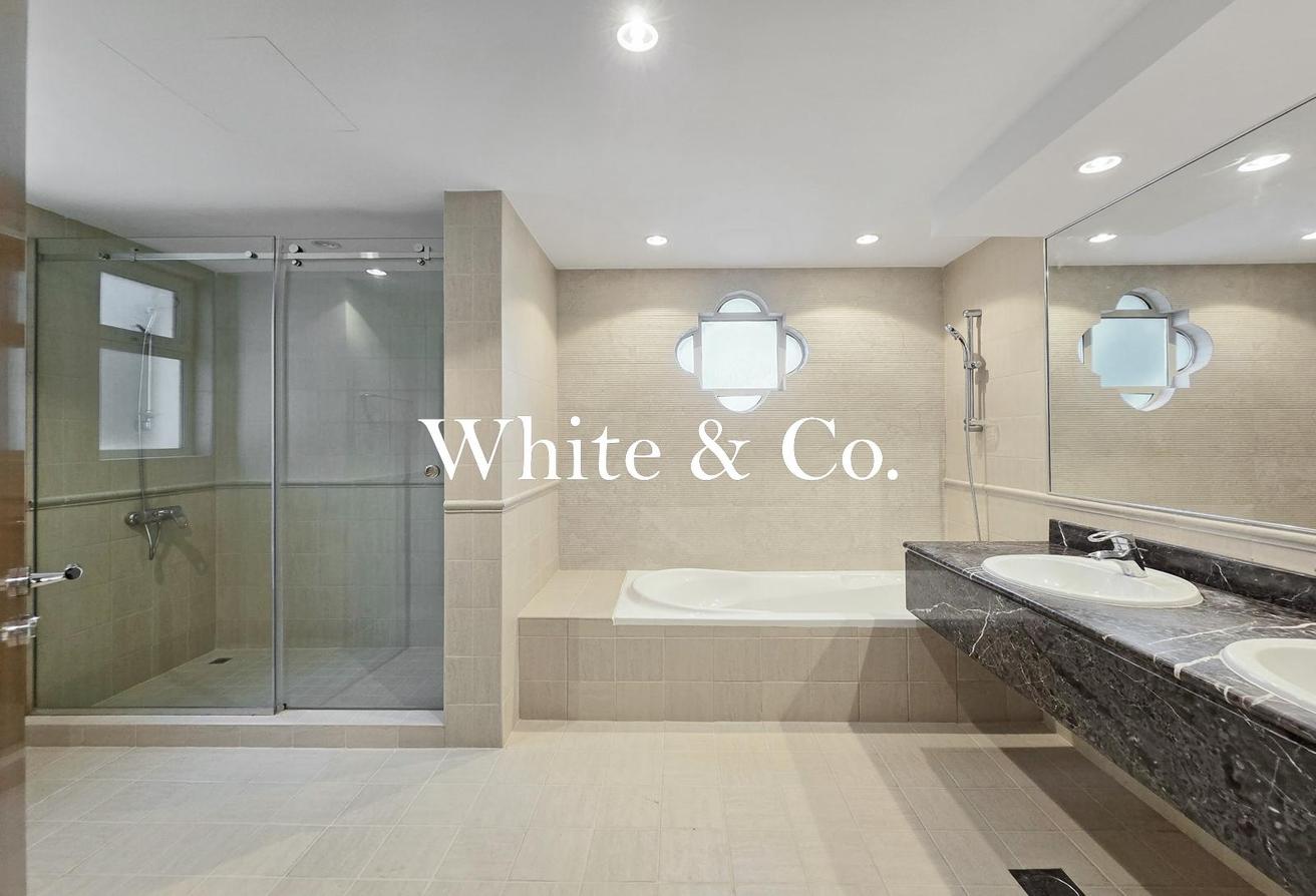 11,049 SQFT | CORNER VILLA | UPGRADED photo 5