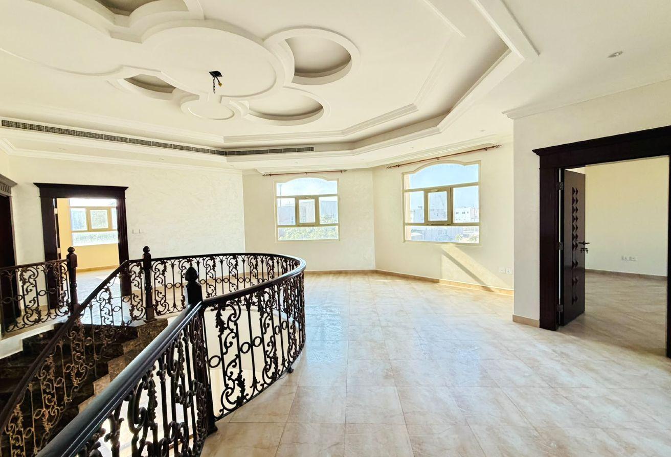 5BR Villa Front Of Road Near To School &Mall &HPTL photo 14