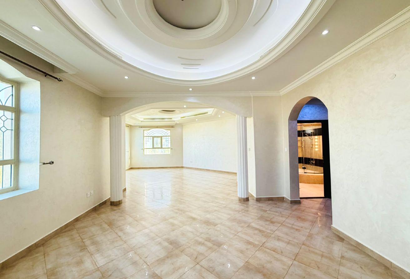 5BR Villa Front Of Road Near To School &Mall &HPTL photo 6