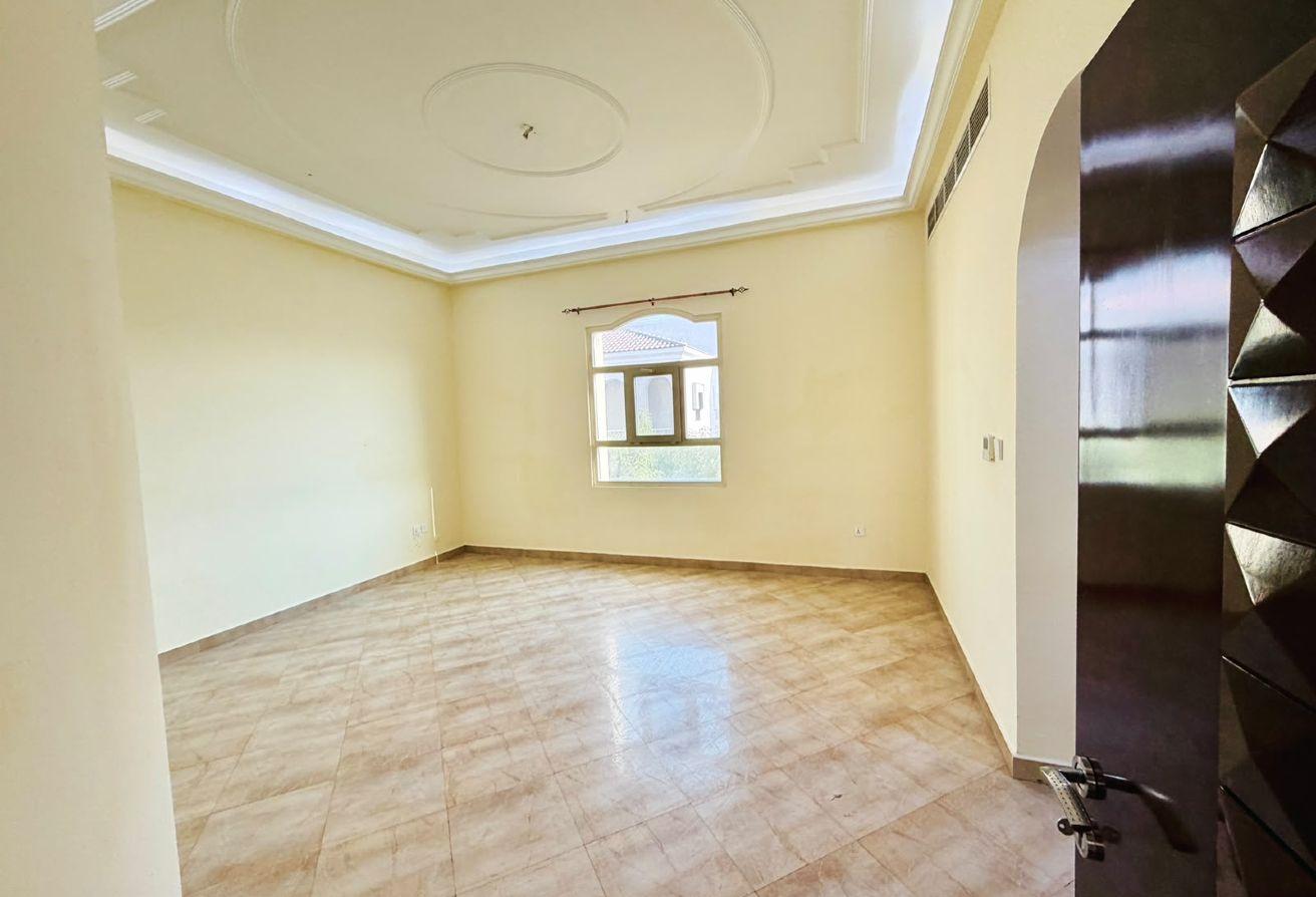 5BR Villa Front Of Road Near To School &Mall &HPTL photo 11