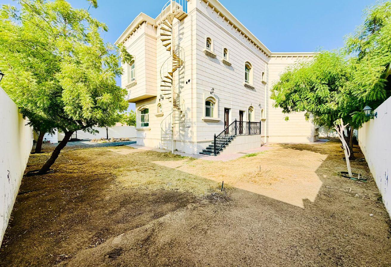 5BR Villa Front Of Road Near To School &Mall &HPTL photo 2