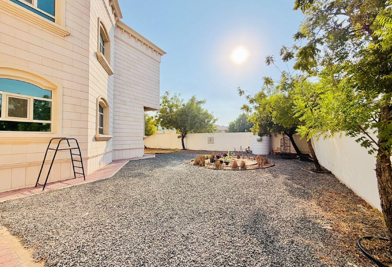 5BR Villa Front Of Road Near To School &Mall &HPTL photo 9