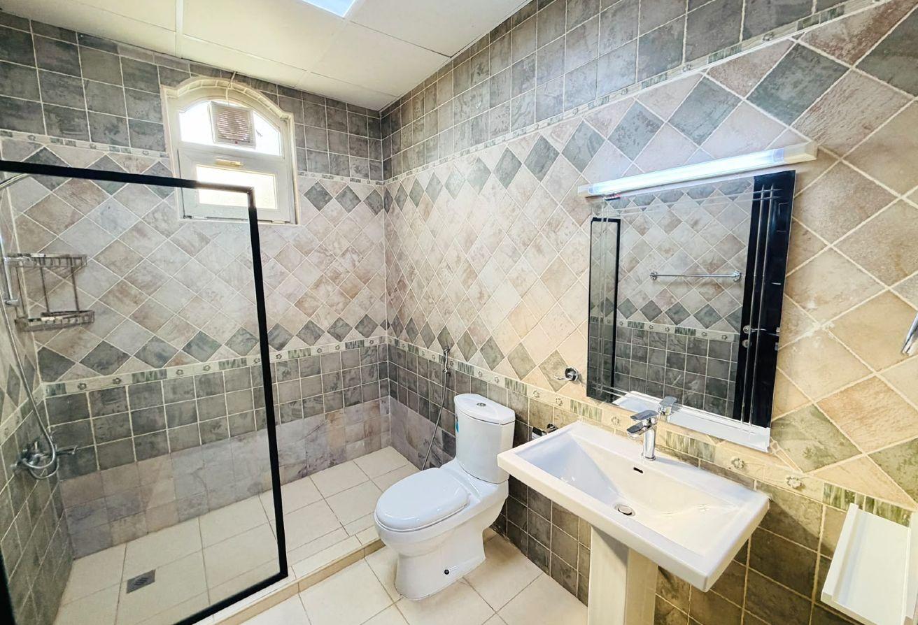 5BR Villa Front Of Road Near To School &Mall &HPTL photo 27