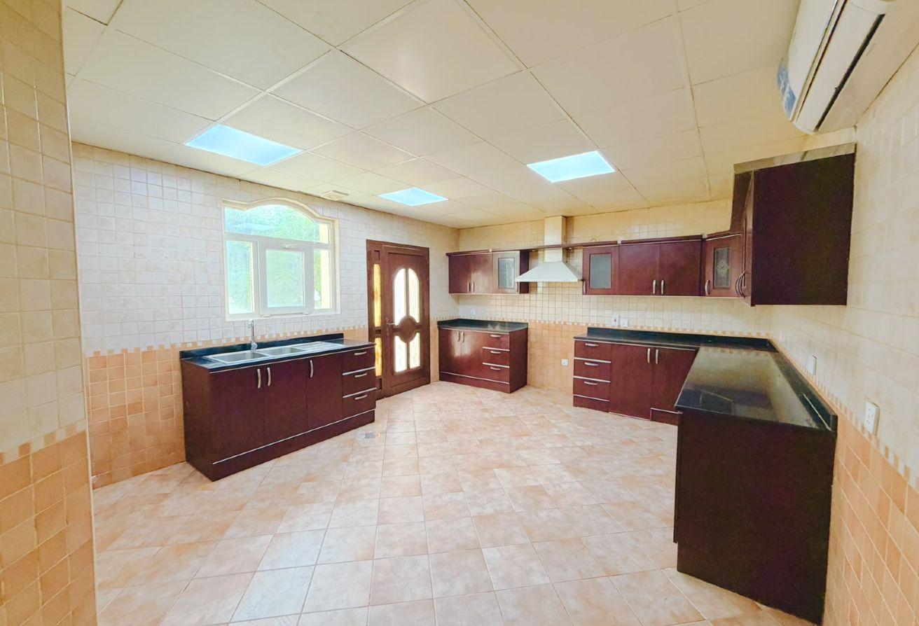 5BR Villa Front Of Road Near To School &Mall &HPTL photo 23