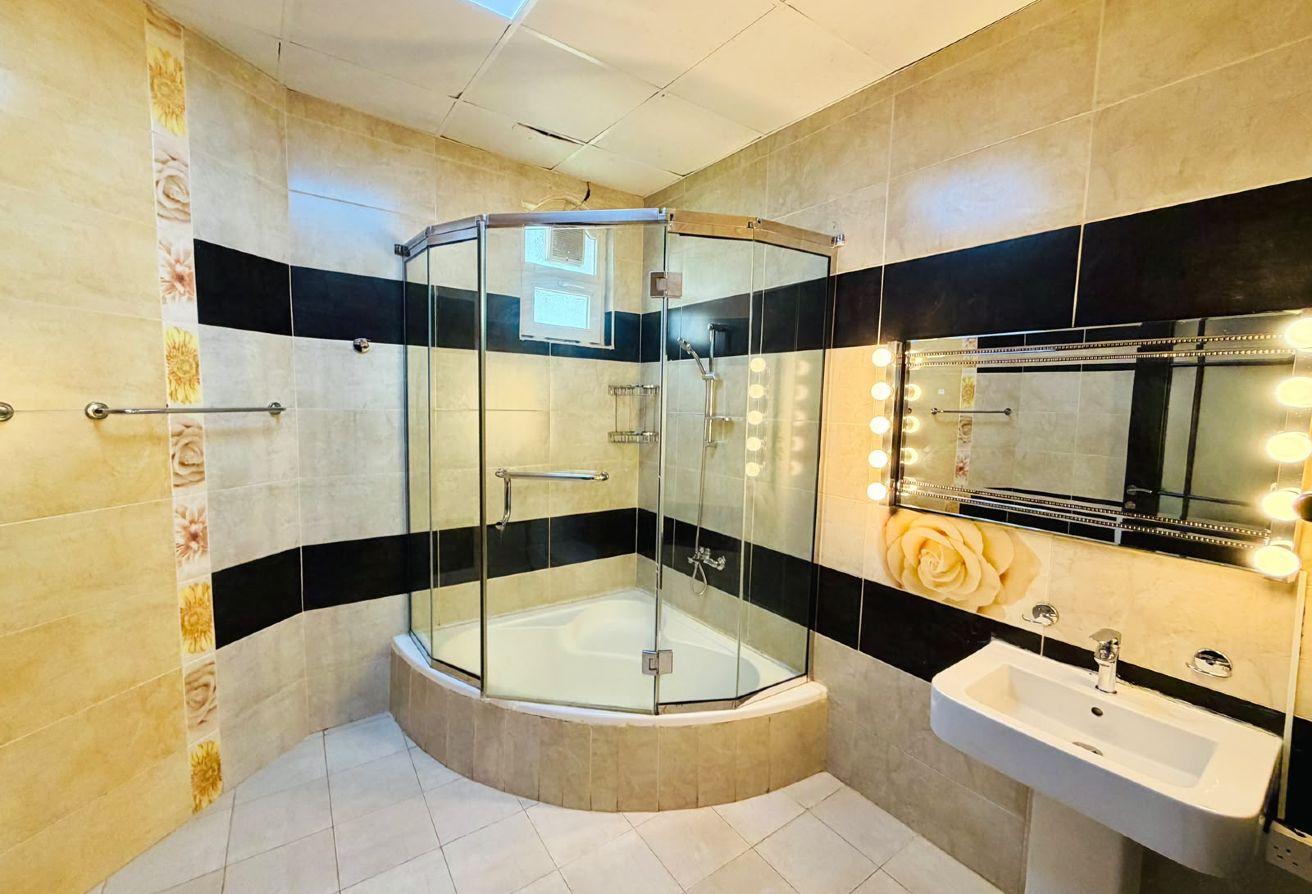 5BR Villa Front Of Road Near To School &Mall &HPTL photo 16
