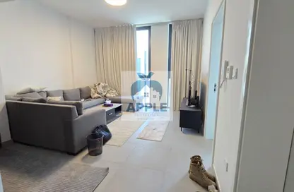 شقة - غرفة نوم - 2 حمامات للايجار في إيست فييليدج - الجادة - الشارقة