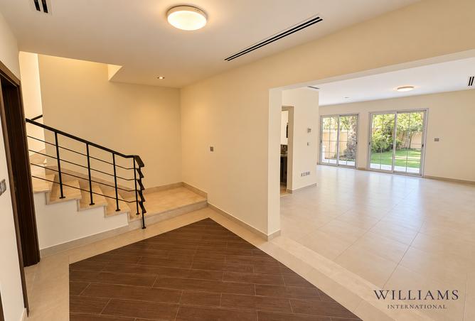 WELL PRICED | SPACIOUS ONE BED TH | VIEWABLE photo 3