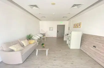 مكتب - استوديو - 1 حمام للايجار في برج تماني - الخليج التجاري - دبي