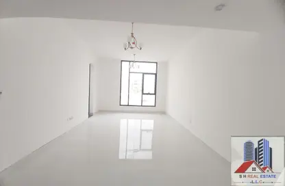 Apartment - 3 Bedrooms - 3 Bathrooms for rent in Emerald Avenue - Al Warqa'a 1 - Al Warqa'a - Dubai