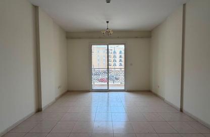 Apartment - 1 Bedroom - 2 Bathrooms for rent in Building IC1-EMR-26 - Emirates Cluster - International City - Dubai
