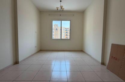 Apartment - 1 Bedroom - 2 Bathrooms for rent in Building IC1-EMR-26 - Emirates Cluster - International City - Dubai