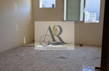 Labor Camp - Studio - 7+ Bathrooms for rent in Ali Mousa Building - Al Sajaa Industrial - Al Sajaa - Sharjah