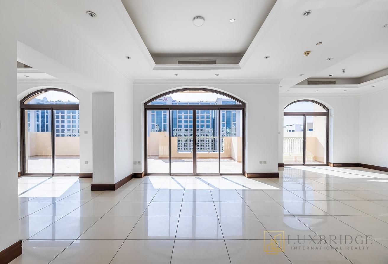 Stunning Penthouse | Iconic Views | Luxury Living photo 2
