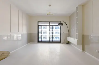 شقة - غرفة نوم - 2 حمامات للايجار في برج حمزة - مدينة دبي الرياضية - دبي