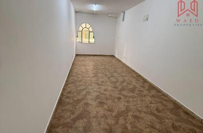 Shop - Studio for rent in Naif Road - Naif - Deira - Dubai