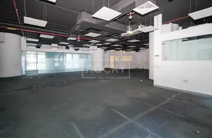مكتب - استوديو للايجار في برج لطيفة - شارع الشيخ زايد - دبي