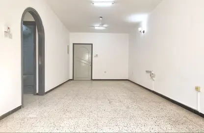 شقة - 1 حمام للايجار في شارع الرولة - الرفاعة - بر دبي - دبي