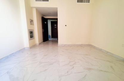 Apartment - Studio - 1 for rent in Fire Station Road - Muwaileh - Sharjah
