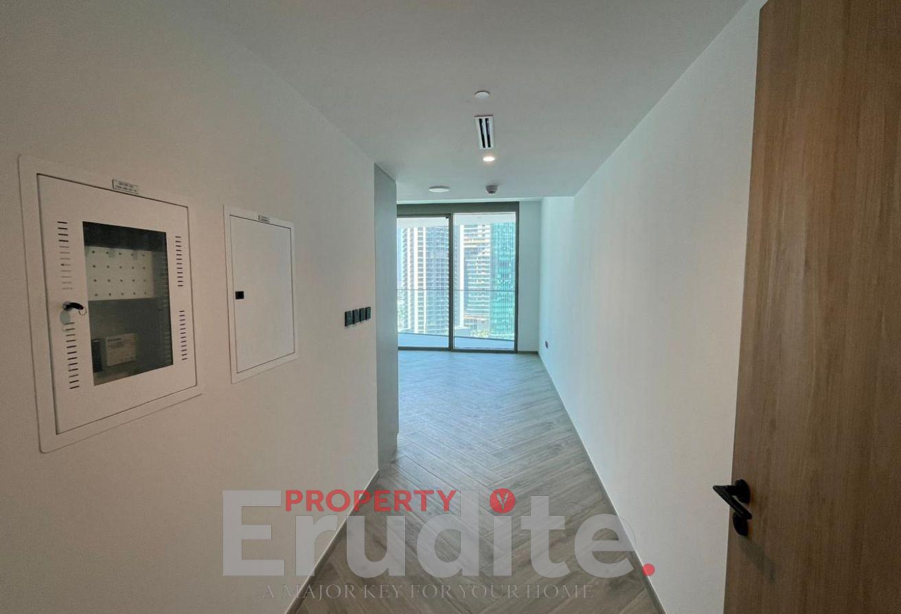 Brand New - Burj Khalifa View - Bright Layout photo 9