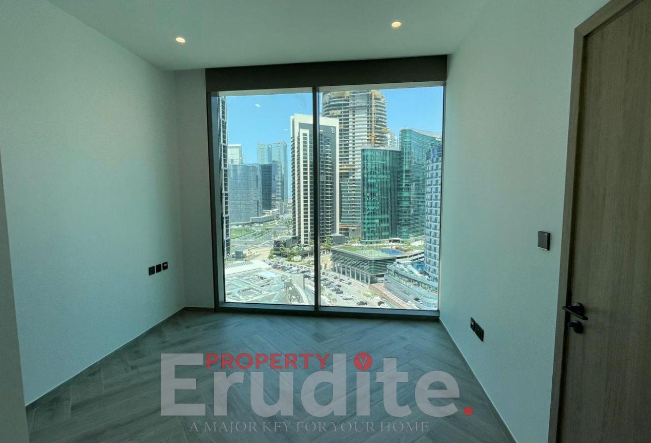 Brand New - Burj Khalifa View - Bright Layout photo 4