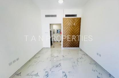 Apartment - Studio - 1 for rent in Baza Building - Al Karama - Bur Dubai - Dubai