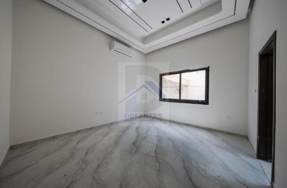 Villa - 4 Bedrooms - 5 Bathrooms for rent in Al Quoz 2 - Al Quoz - Dubai