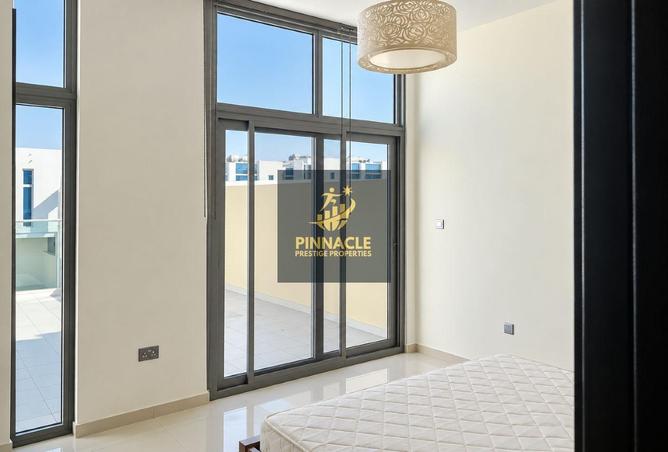 4 BR Villa in DAMAC Hills 2 | 1881 sqft | Balcony photo 3