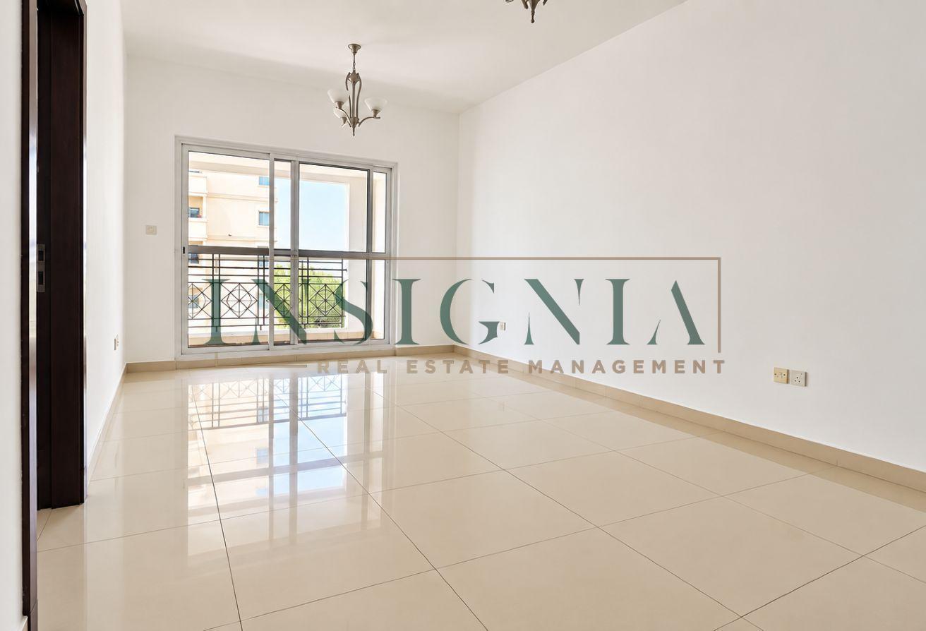 Chiller Free with Balcony Vacant Spacious Modern photo 7