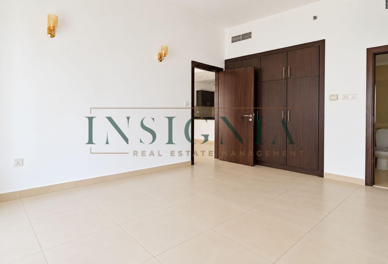Chiller Free with Balcony Vacant Spacious Modern photo 4