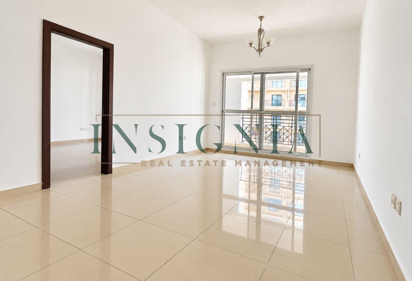 Chiller Free with Balcony Vacant Spacious Modern photo 6