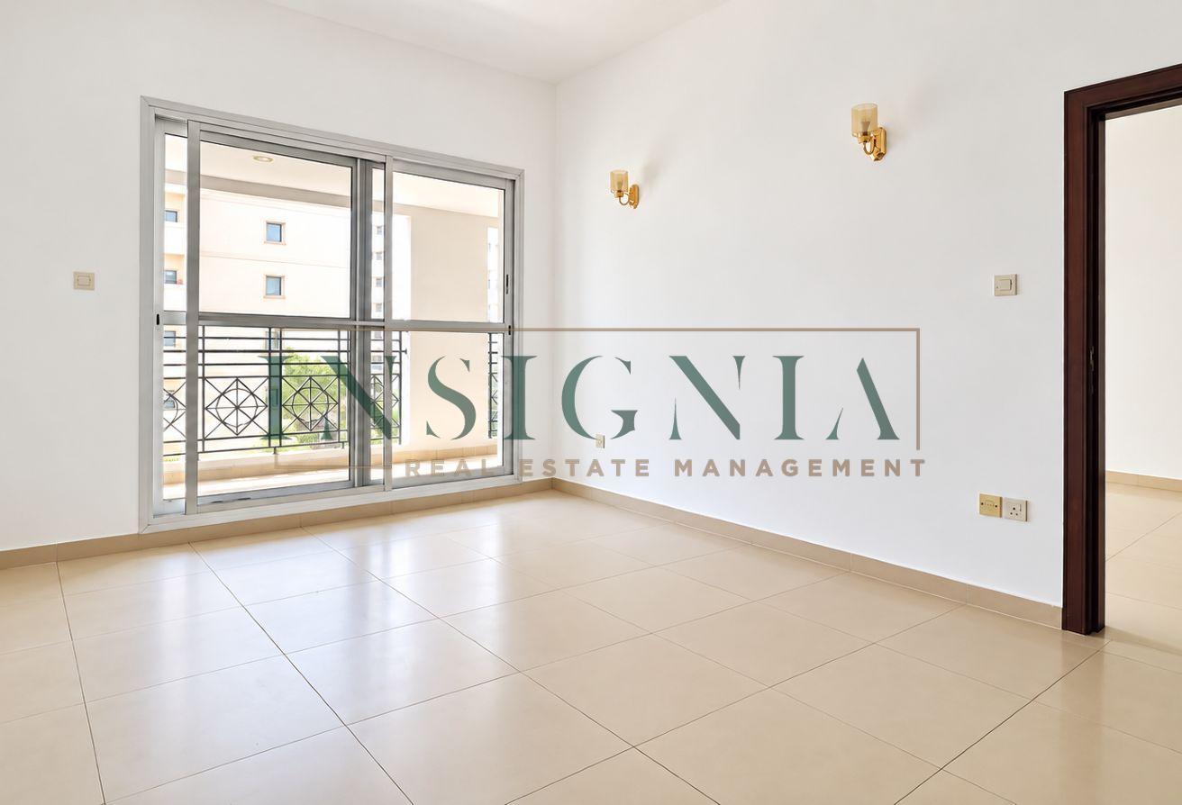 Chiller Free with Balcony Vacant Spacious Modern photo 5