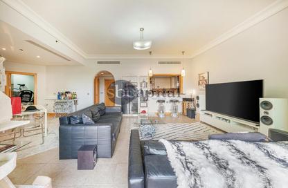 Apartment - 2 Bedrooms - 3 Bathrooms for sale in Al Tamr - Shoreline Apartments - Palm Jumeirah - Dubai