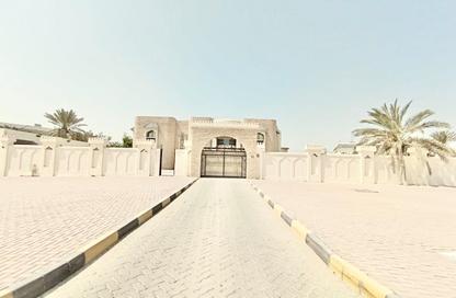 فيلا - 8 غرف نوم - 8 حمامات للايجار في الفلج - ضاحية الرقة - الشارقة