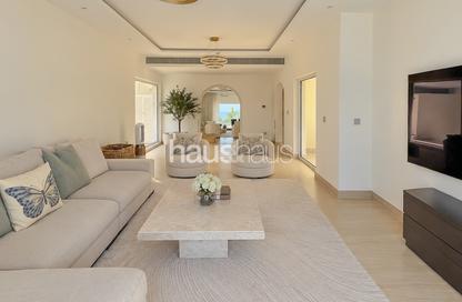 Villa - 4 - 5 for rent in Meadows 2 - Meadows - Dubai